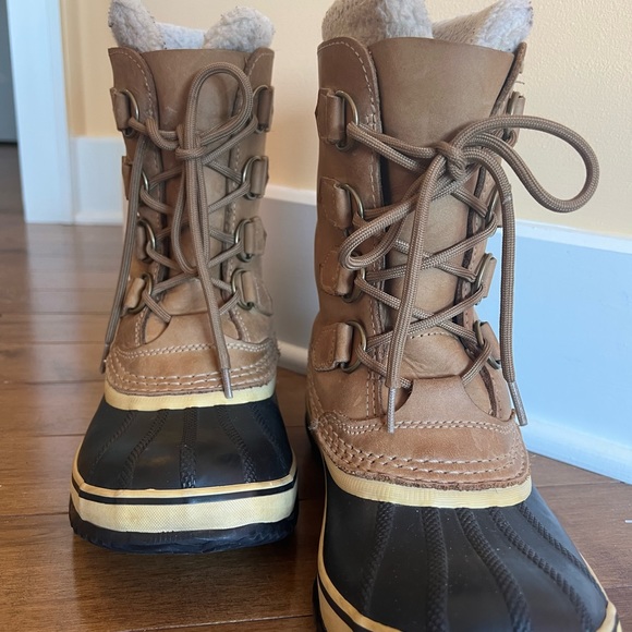Sorel winter boots. - Picture 3 of 8